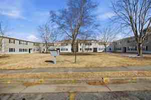 featured image of 642 Dresden Dr #I