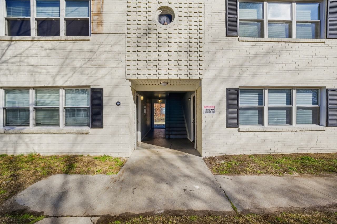 642 Dresden Dr #I - Photo 2 of 10
