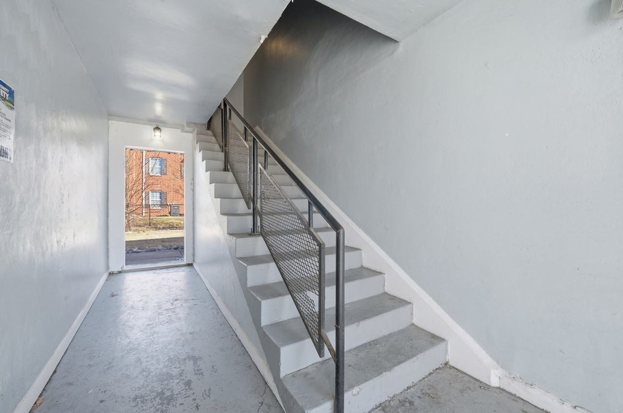 642 Dresden Dr #I - Photo 3 of 10