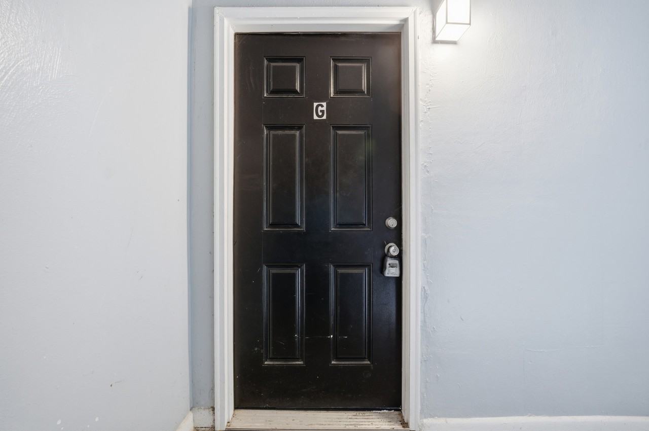 642 Dresden Dr #I - Photo 4 of 10
