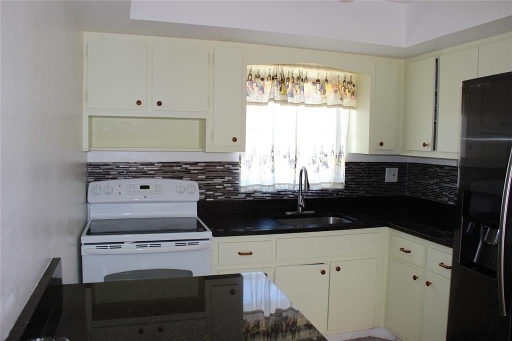 2810 Ashley Dr E #A - Photo 6 of 25