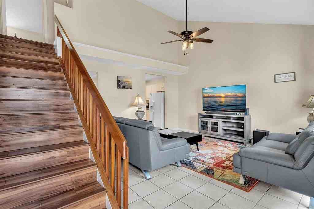 10240 Nw 33rd Pl - Photo 4 of 44