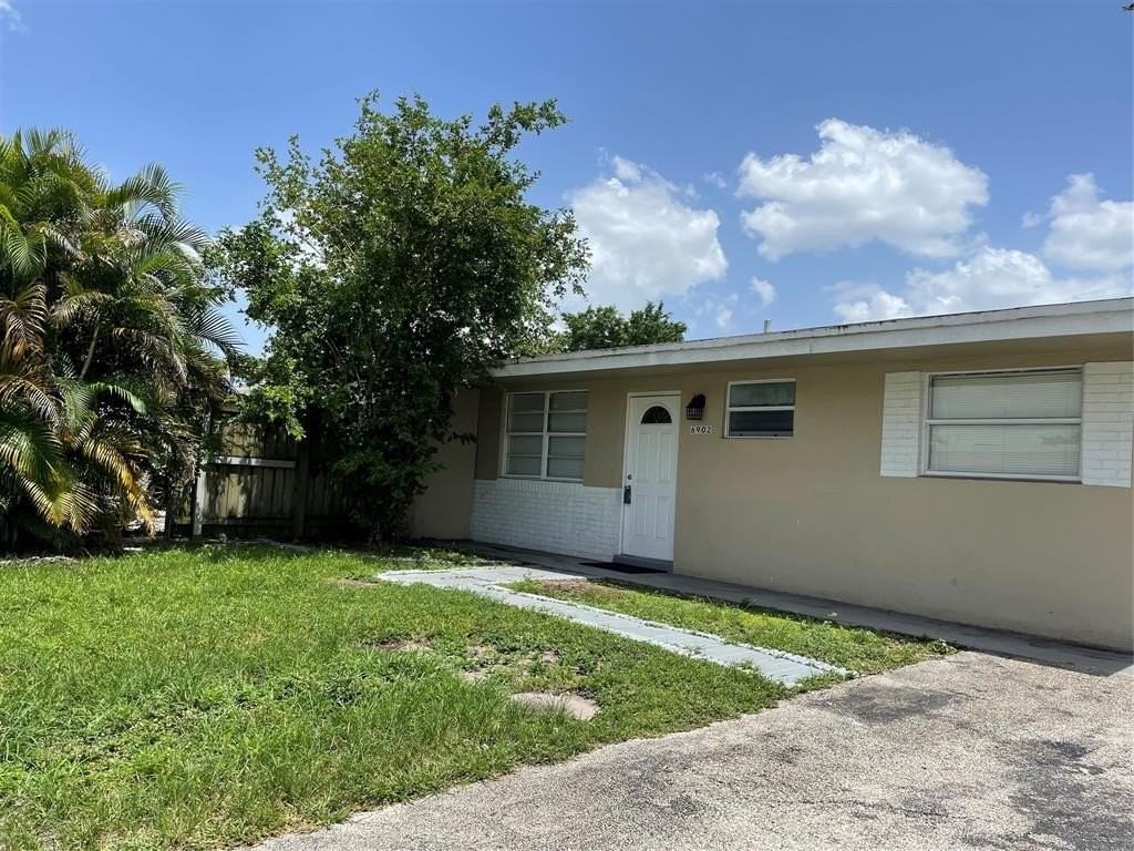 6902 Sw 15th St - Photo 2 of 50