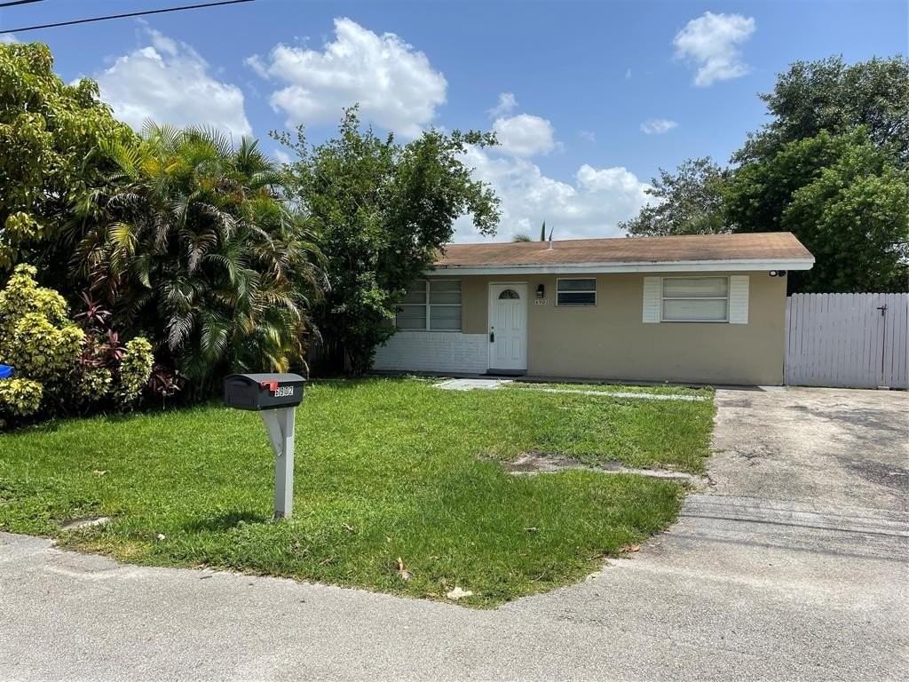 6902 Sw 15th St - Photo 3 of 50