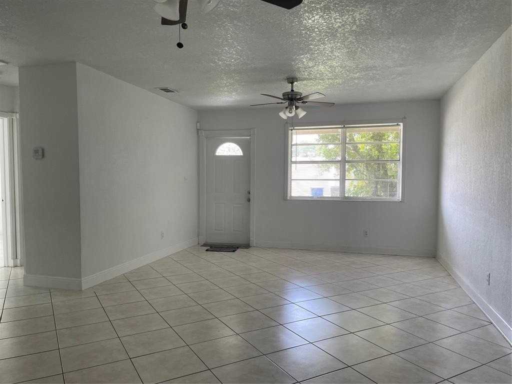 6902 Sw 15th St - Photo 5 of 50