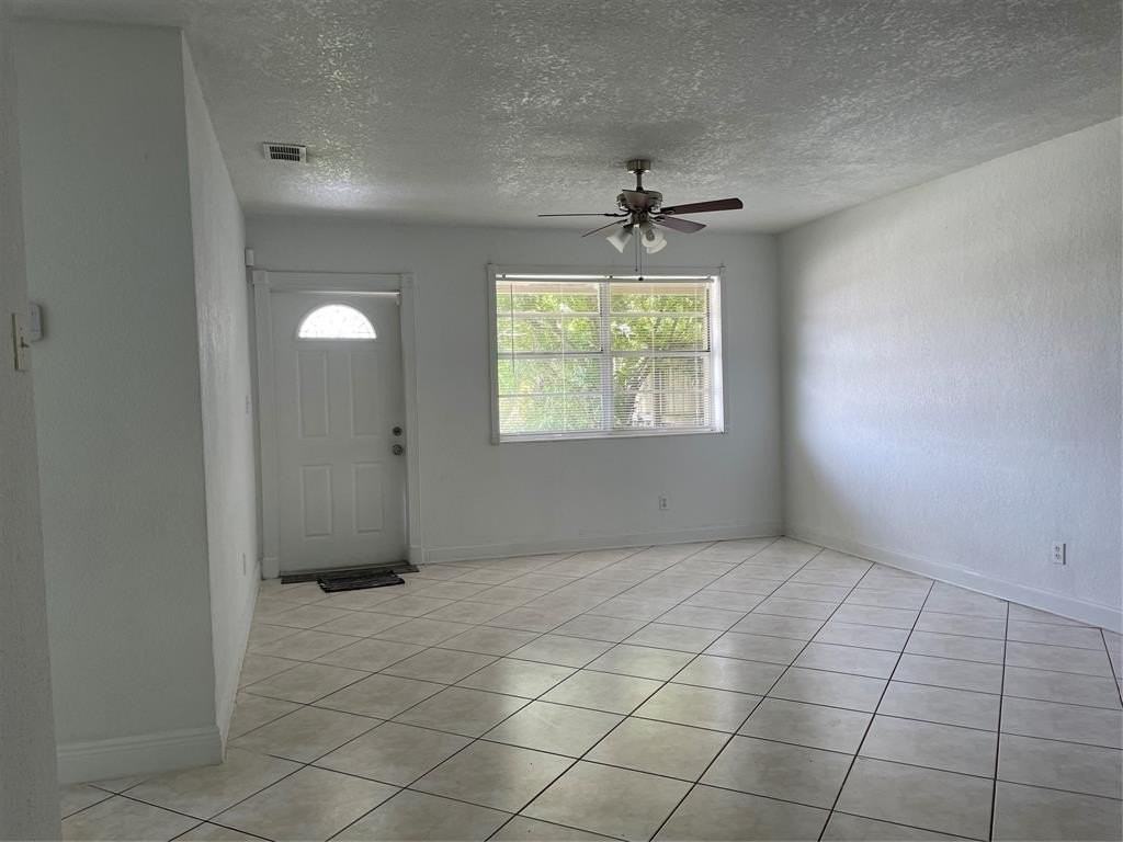 6902 Sw 15th St - Photo 6 of 50