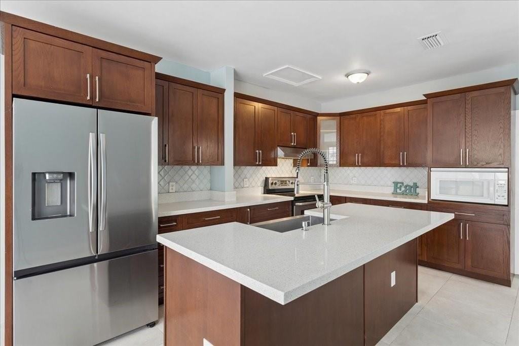 15895 Nw 5th St - Photo 3 of 32