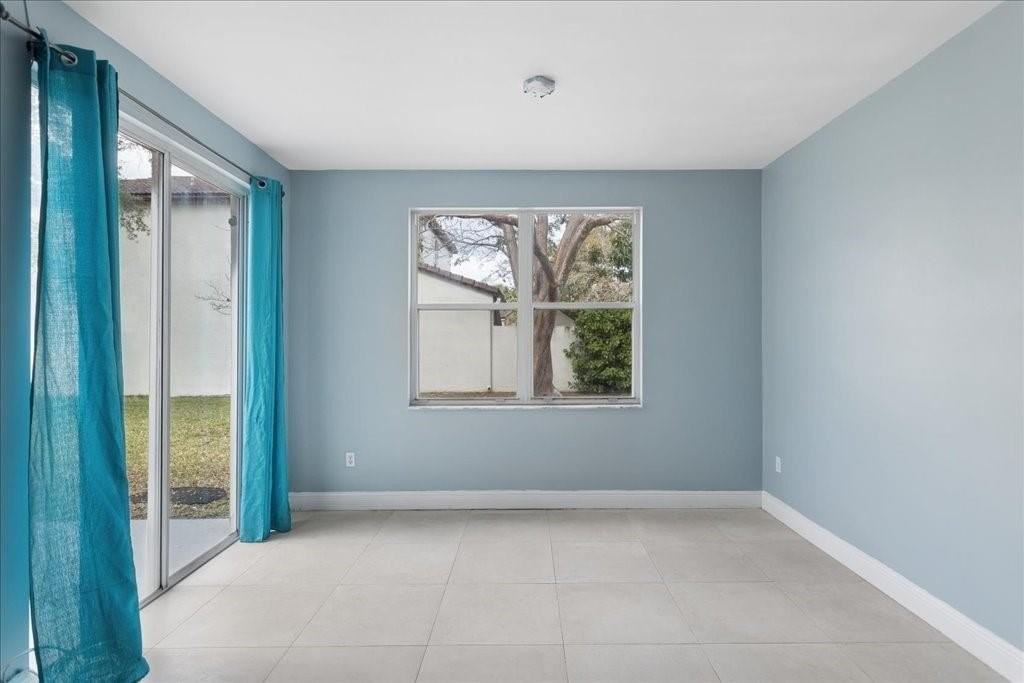 15895 Nw 5th St - Photo 7 of 32