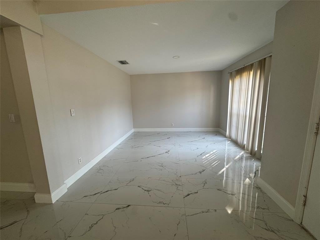 4255 Sw Daemon St - Photo 4 of 24