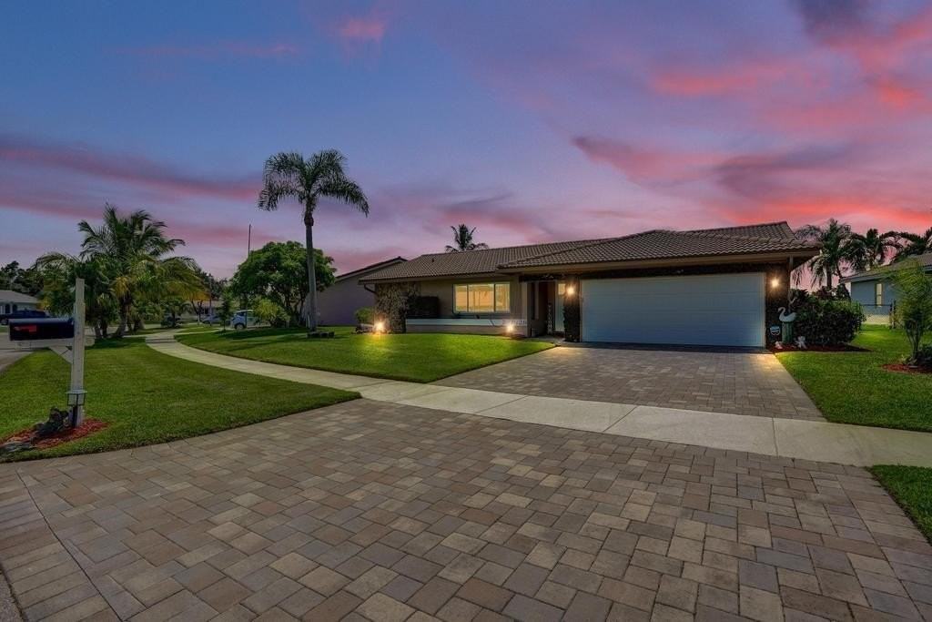 7629 Sunflower Dr - Photo 2 of 34