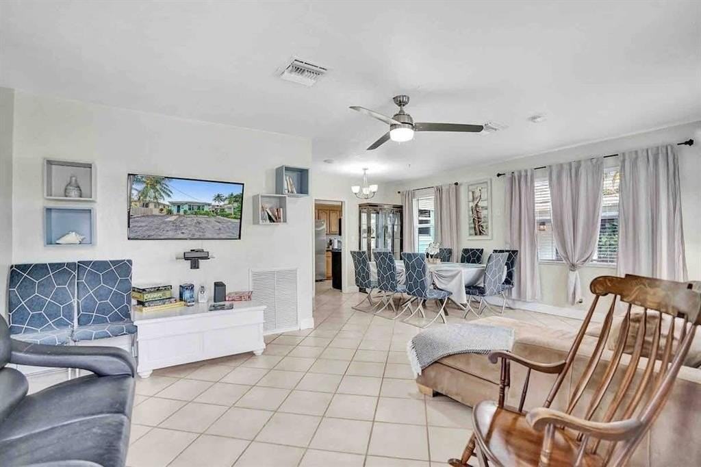 326 Walnut St - Photo 3 of 18