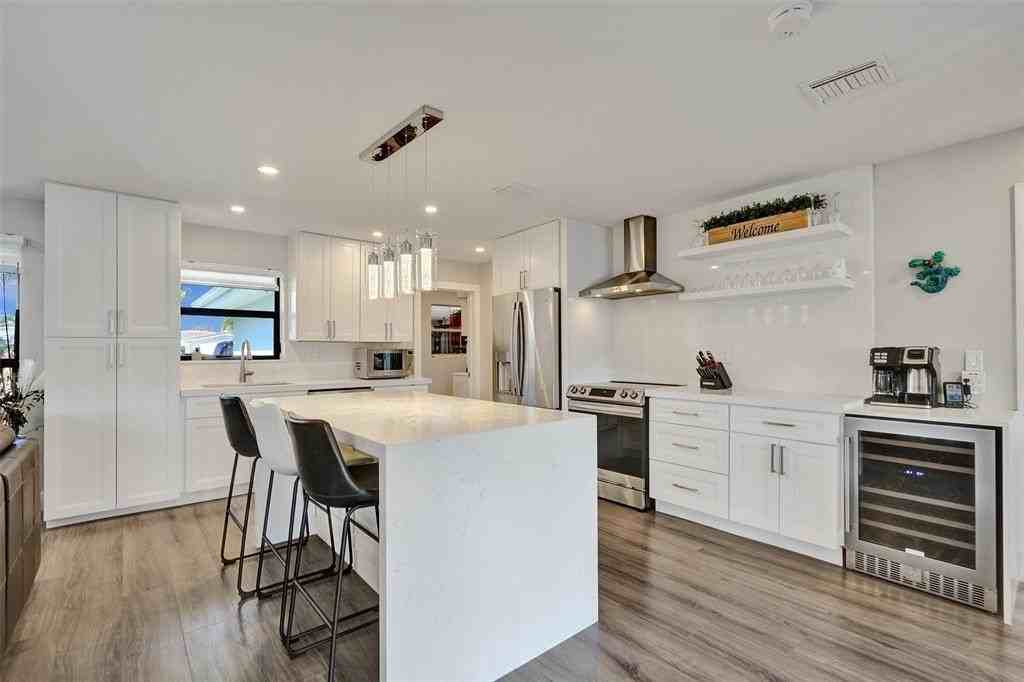 310 Se 13th Ct - Photo 5 of 50