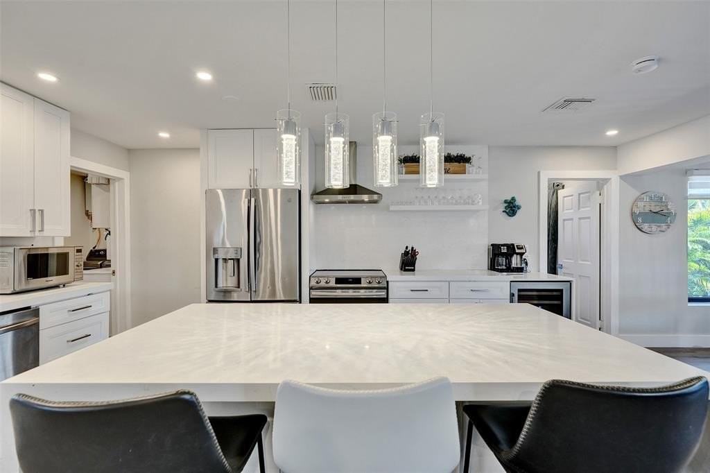 310 Se 13th Ct - Photo 7 of 50