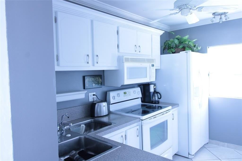 470 Paradise Isle Blvd #301 - Photo 4 of 22