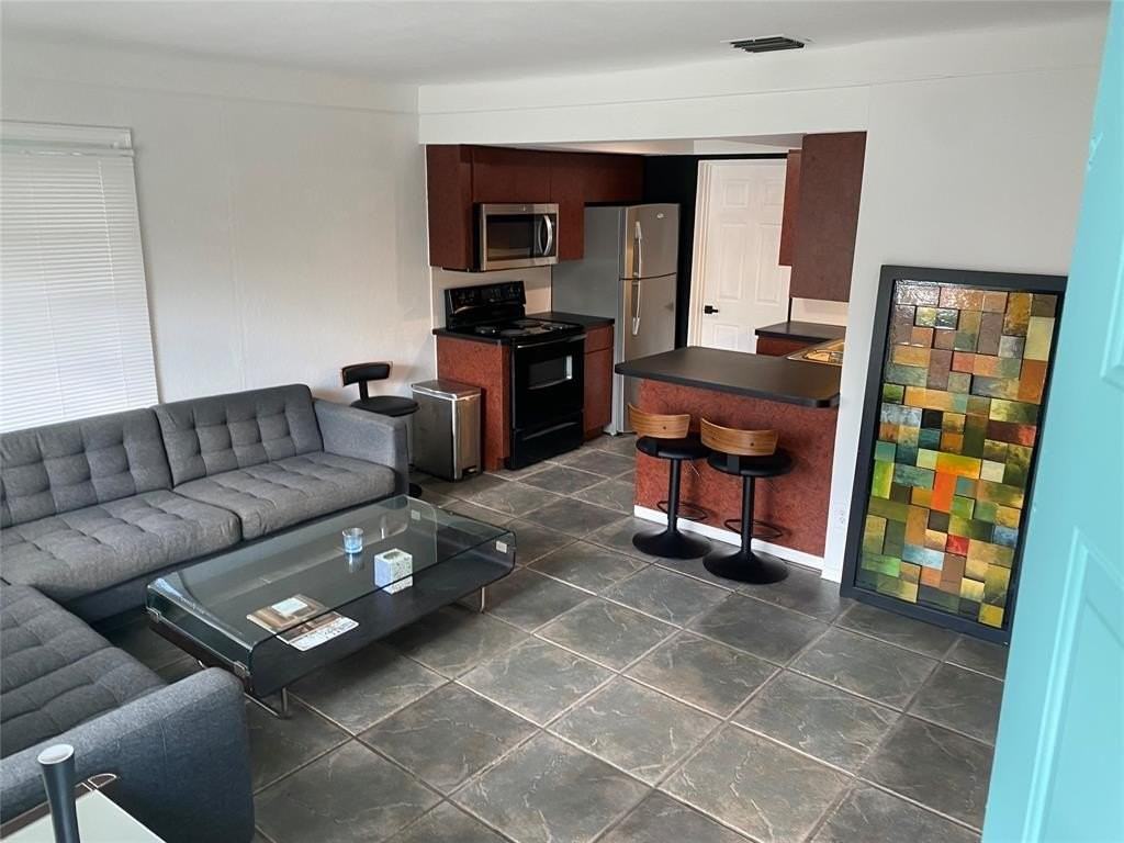 2056 Ne 9th Ave - Photo 2 of 7