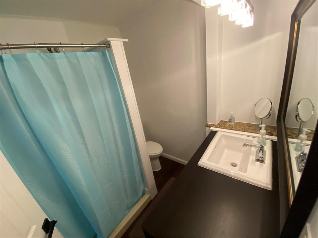 2056 Ne 9th Ave - Photo 5 of 7