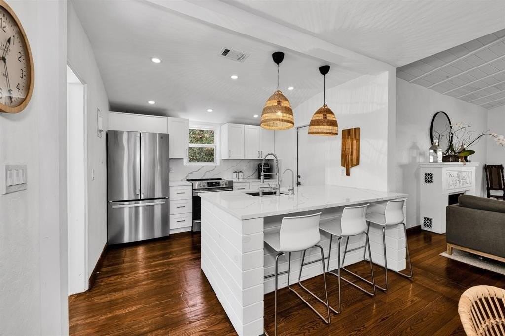 1636 Ne 4th Ct - Photo 4 of 29