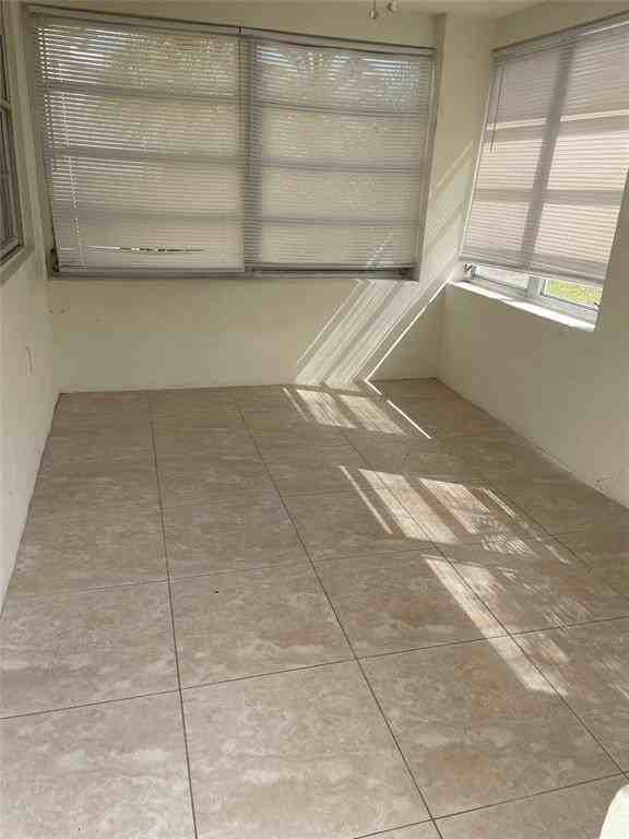 1635 Moffett St - Photo 6 of 13