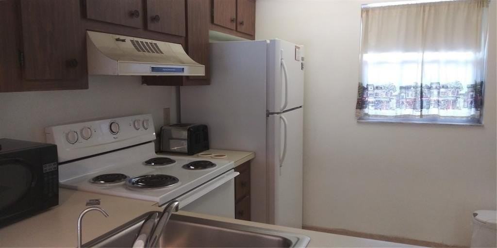 9340 Lagoon Pl #302 - Photo 4 of 14