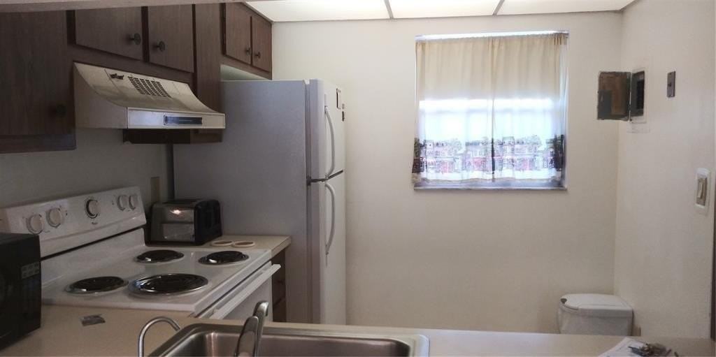 9340 Lagoon Pl #302 - Photo 5 of 14