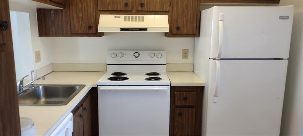 9340 Lagoon Pl #302 - Photo 6 of 14