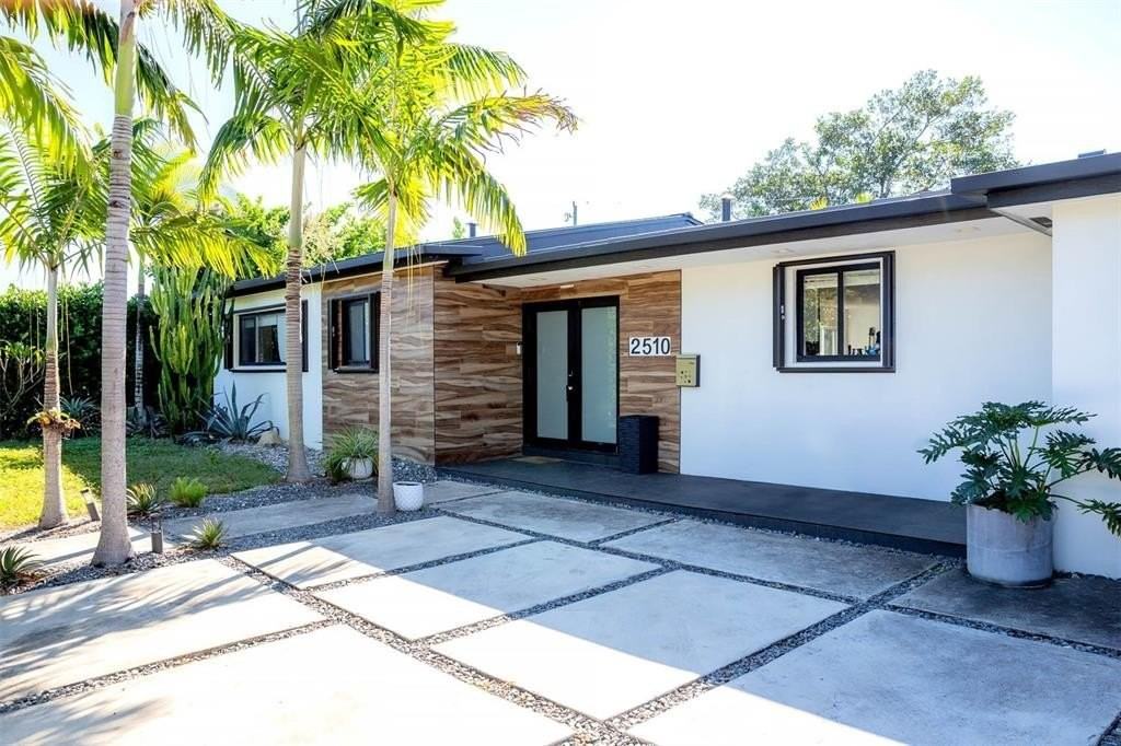 2510 Ne 207th Ter - Photo 4 of 50