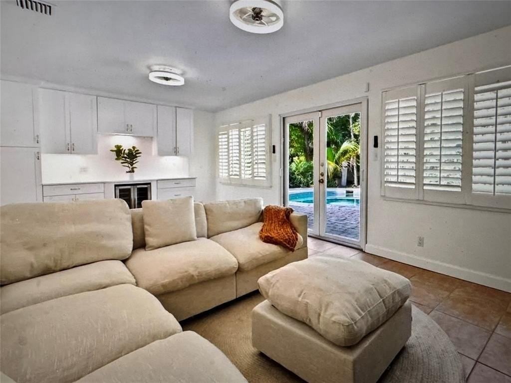 2101 Ne 25th St - Photo 3 of 4