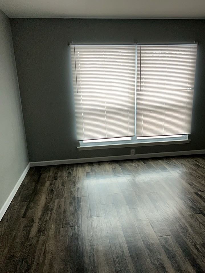 607 607- #1 - Photo 3 of 7