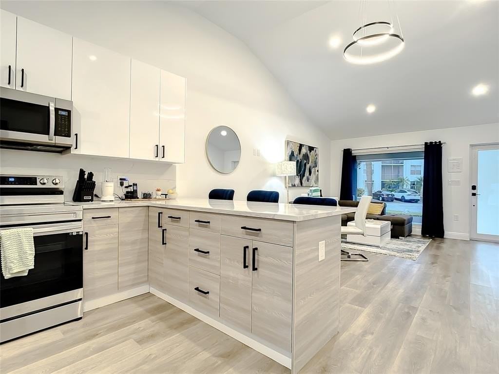 2100 Ne 45th St #1 - Photo 4 of 29