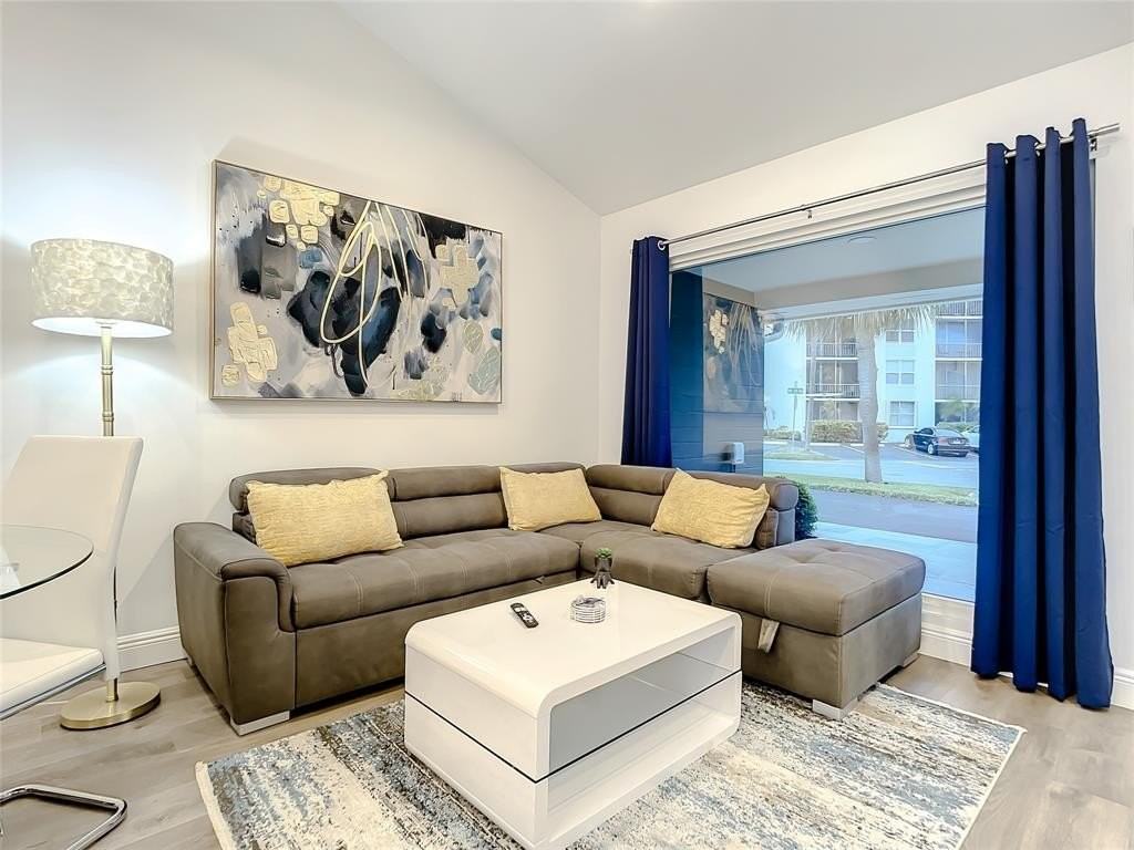 2100 Ne 45th St #1 - Photo 5 of 29