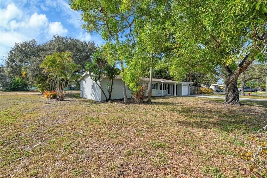 417 Ne 10th Ave - Photo 2 of 25