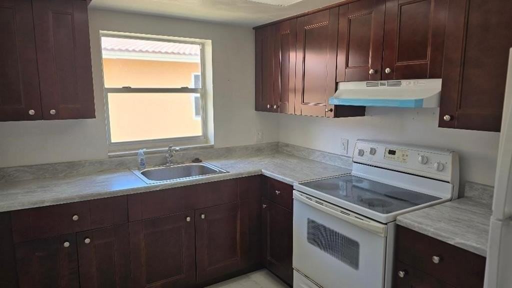 7511 Nw 44th Ct - Photo 3 of 15