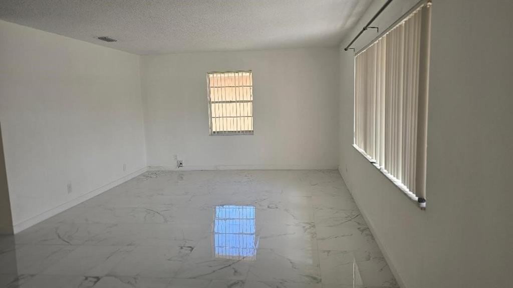 7511 Nw 44th Ct - Photo 5 of 15