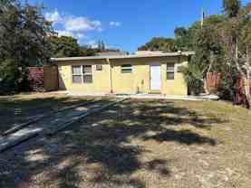 709 8th St #B - Photo 1 of 1