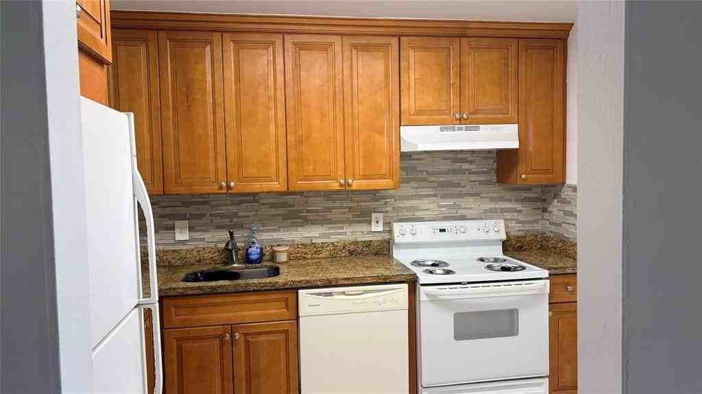 5515 N Lakewood Cir #122 - Photo 4 of 16