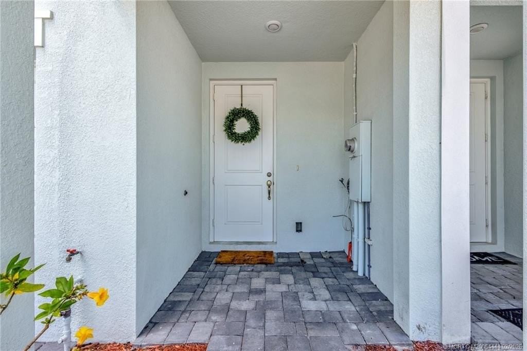 396 Se Sea Hunt Way - Photo 3 of 37