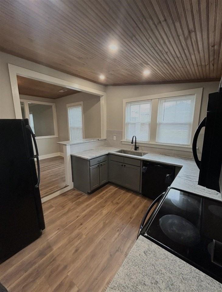 875 Nutwood St - Photo 3 of 10