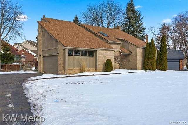 4606 Strandwyck Rd - Photo 2 of 27