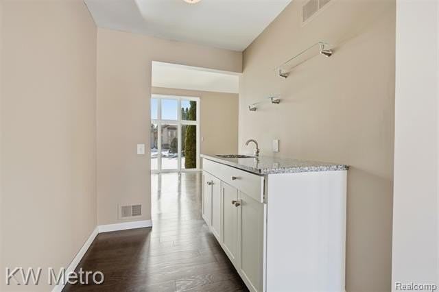 4606 Strandwyck Rd - Photo 5 of 27