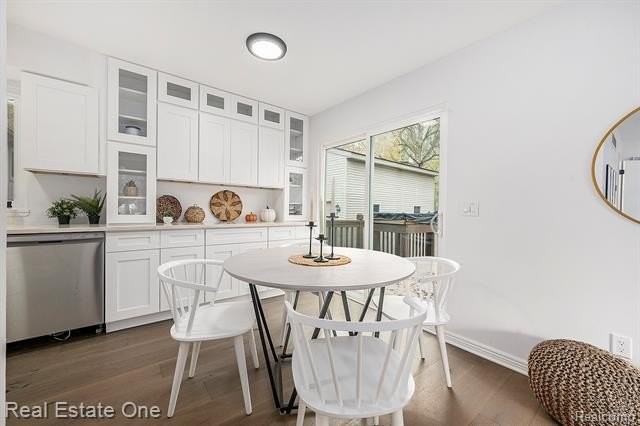 4910 Chipman Dr - Photo 2 of 16