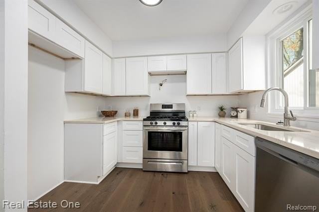 4910 Chipman Dr - Photo 3 of 16