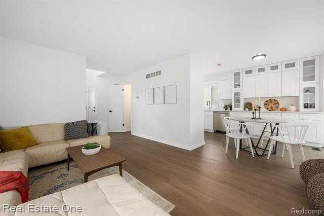 4910 Chipman Dr - Photo 6 of 16