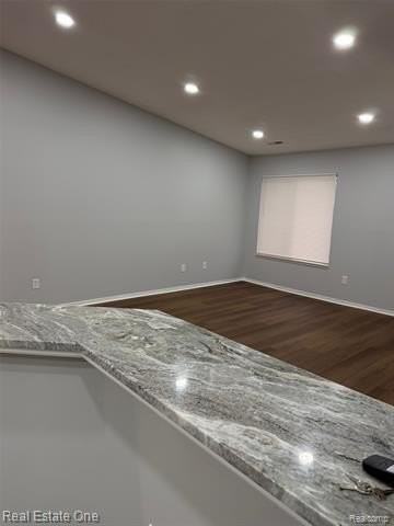 6540 Ridgefield Cir - Photo 4 of 19