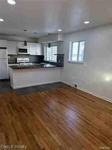 641 E Brockton Ave - Photo 2 of 14