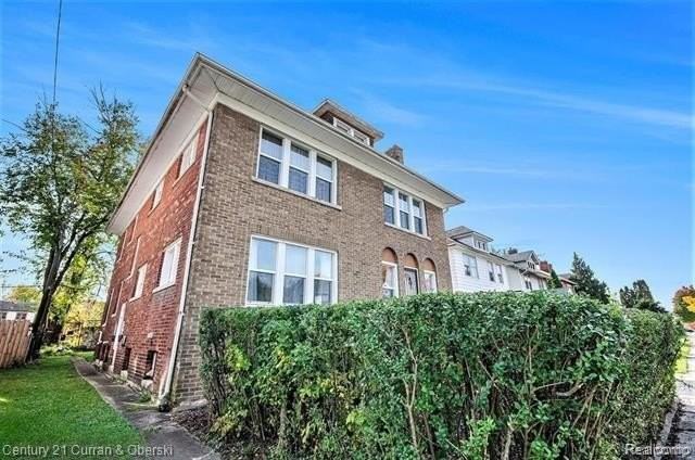 2327 Sturtevant St - Photo 2 of 14