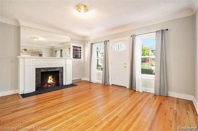 2327 Sturtevant St - Photo 3 of 14