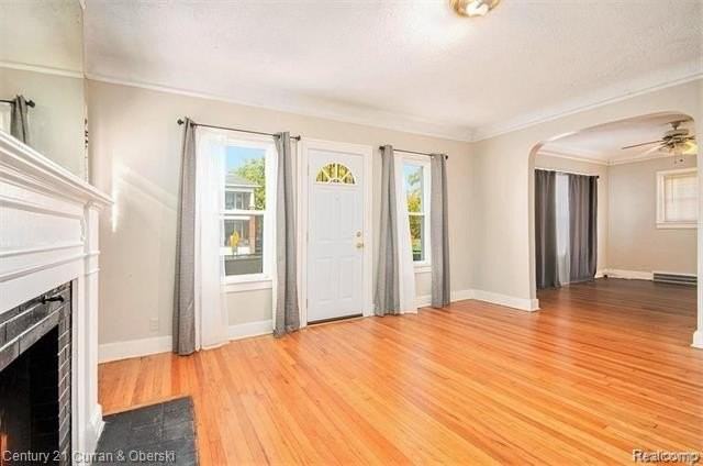 2327 Sturtevant St - Photo 4 of 14