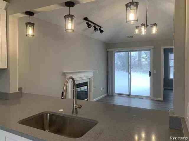 31136 Columbia Dr - Photo 5 of 22