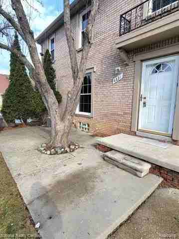 8831 Sunrise Dr - Photo 2 of 19