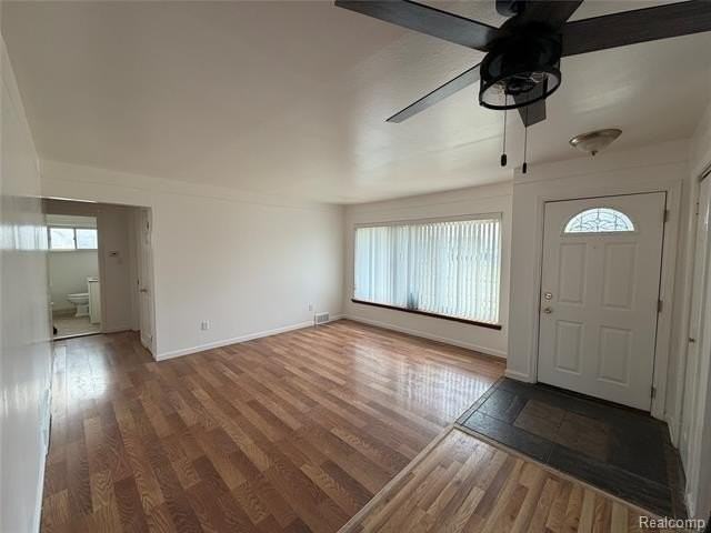 1749 Lexington Pkwy - Photo 2 of 13